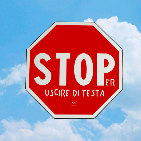 Road sign StoPer uscire di testa