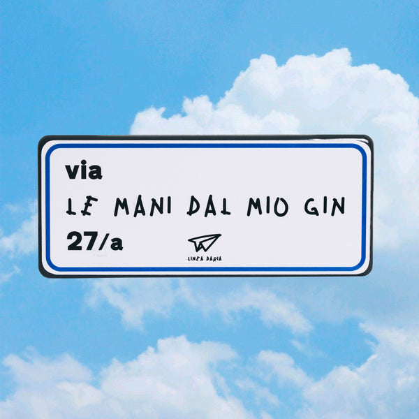 Road sign Via le mani dal mio gin